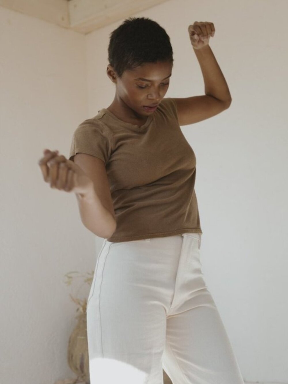OZMA Lou Tee in Coffee - Size L (fits S-M)